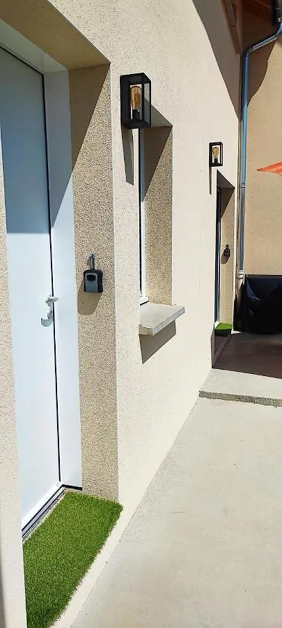 Chambre 2 Vue Lac Av Piscine Prunieres  Apartment Prunieres (Hautes Alpes)